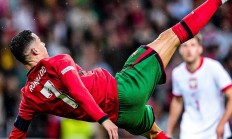 B体育体育app下载-足球比赛近在眼前，球队备战充分