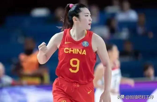 中国国家队球员表现出众实力，助力球队获胜