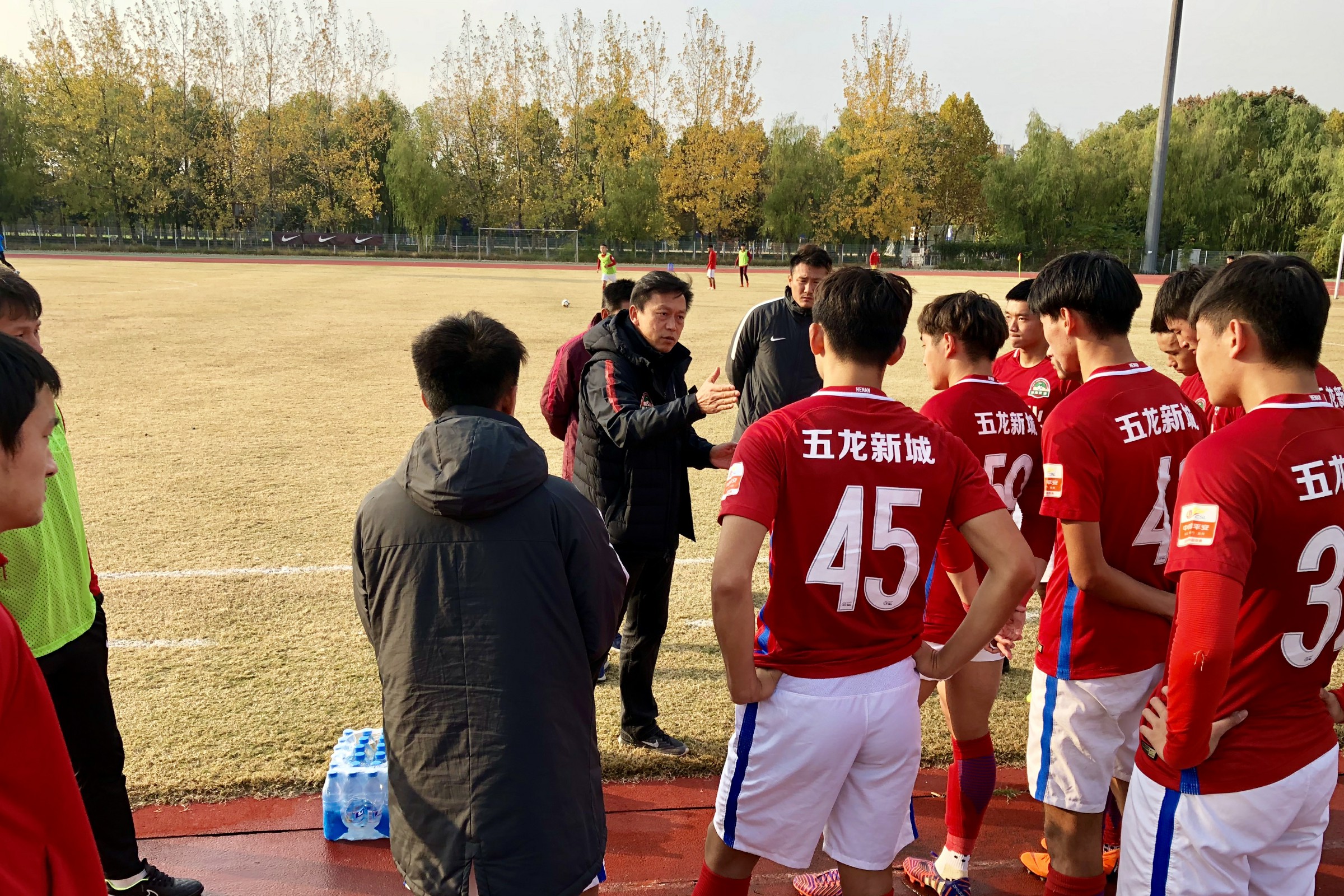 江苏苏宁险胜青岛黄海，河南建业战平河北中基的简单介绍