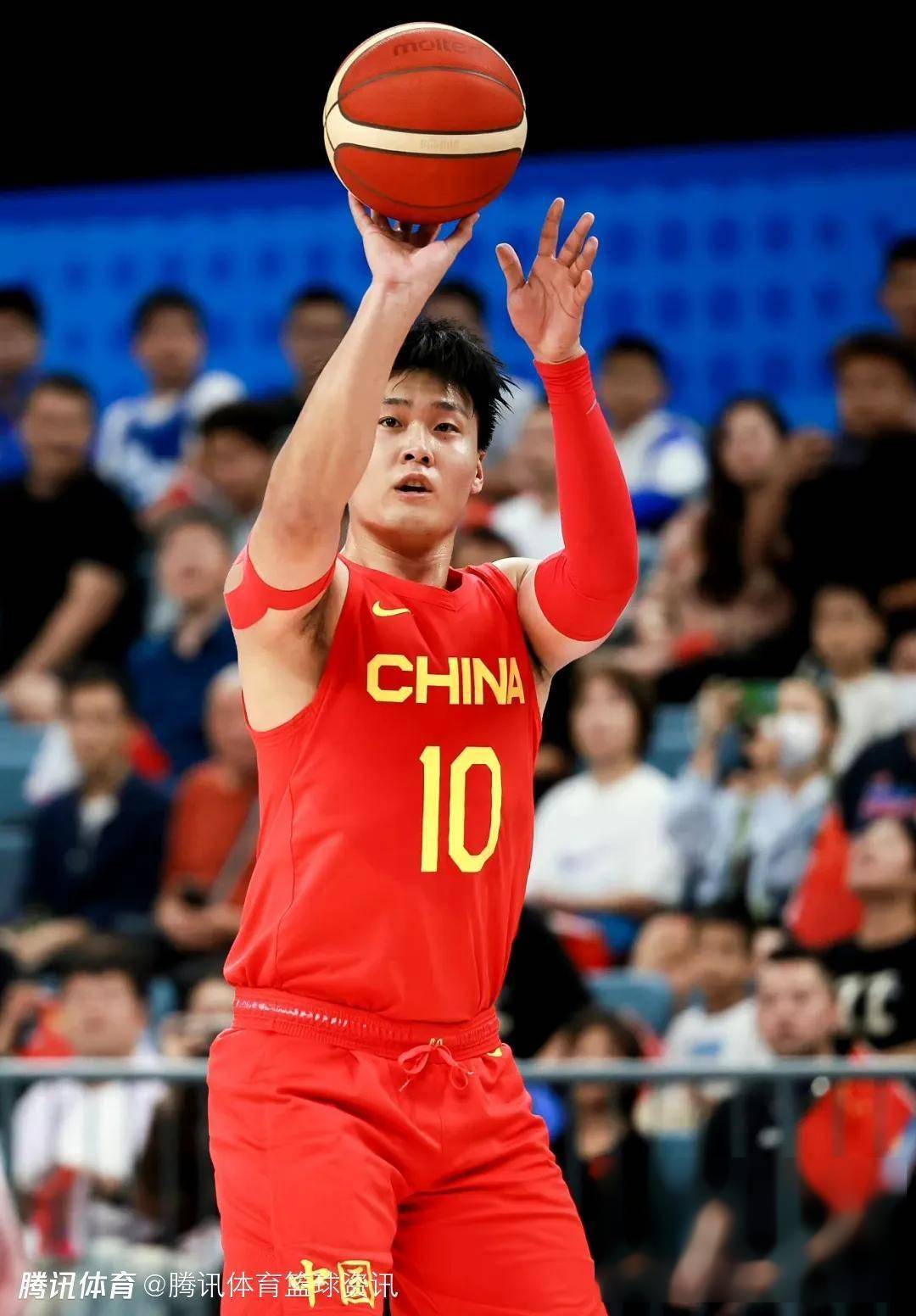 中国运动员表现抢眼全队士气高昂