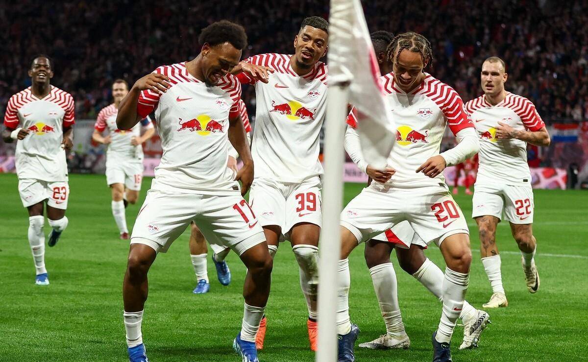 莱比锡红牛发挥出色,继续走在德国足坛前列 莱比锡红牛发挥出色,继续走在德国足坛前列