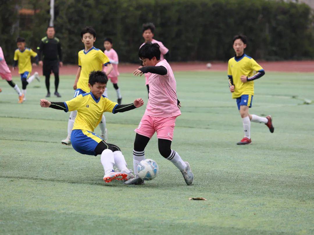 少年热血男女足球梦想前行的简单介绍 少年热血男女足球梦想前行的简单介绍