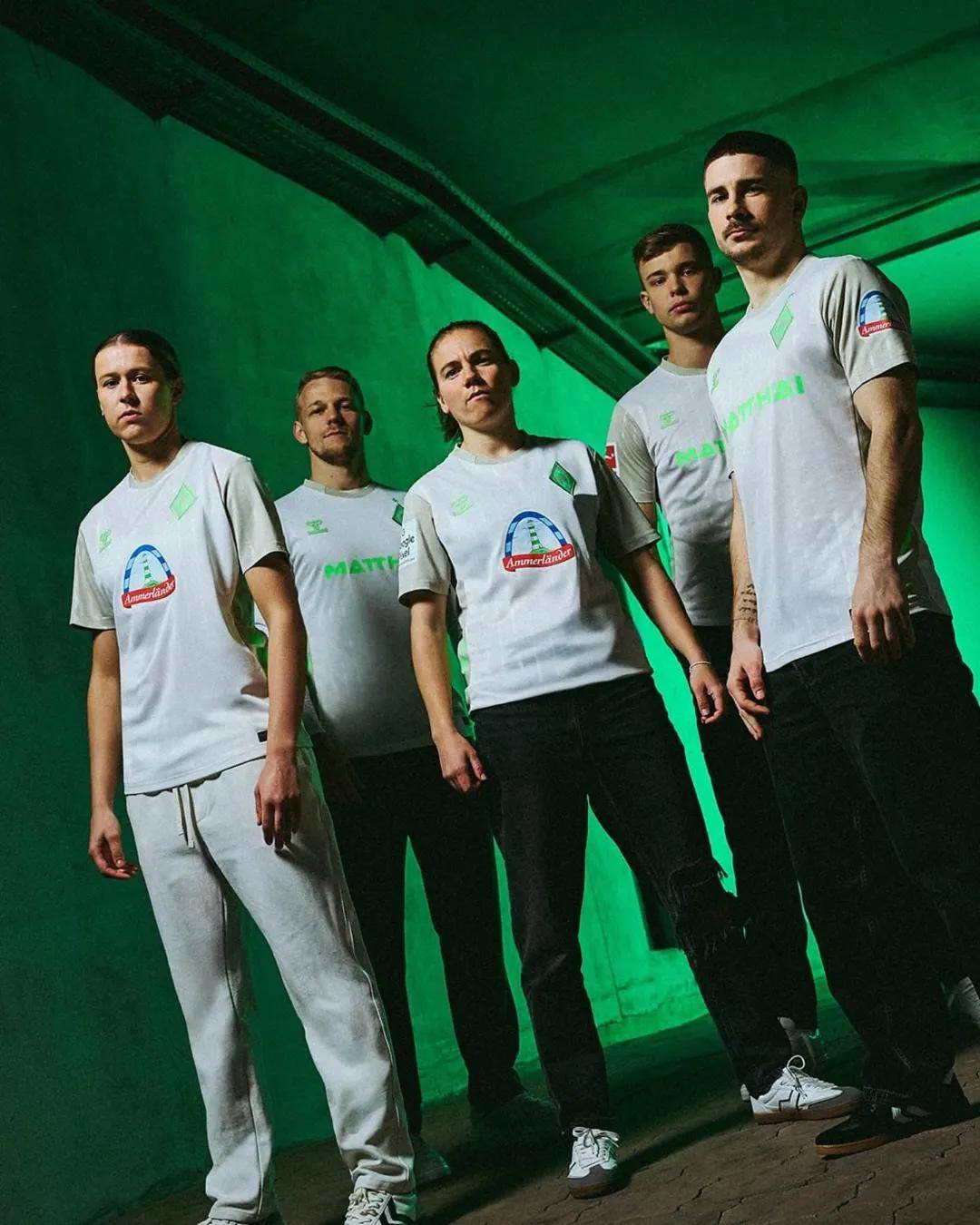 包含云达不来梅球员获得赛季最佳,称为精神领袖的词条 包含云达不来梅球员获得赛季最佳,称为精神领袖的词条