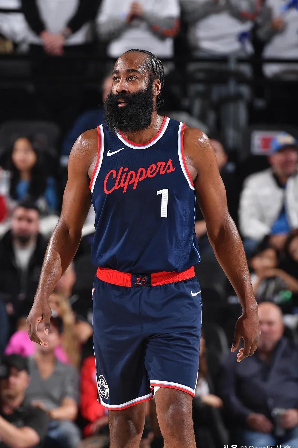 快船锋线疯狂得分,横扫对手 快船锋线疯狂得分,横扫对手