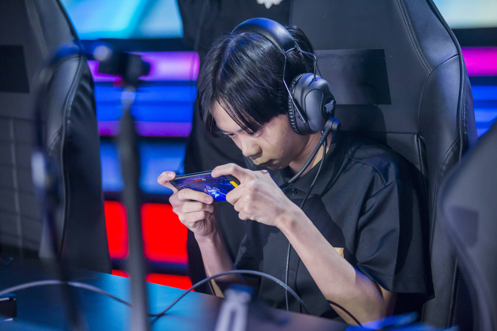 飞车横扫国王，取得全胜