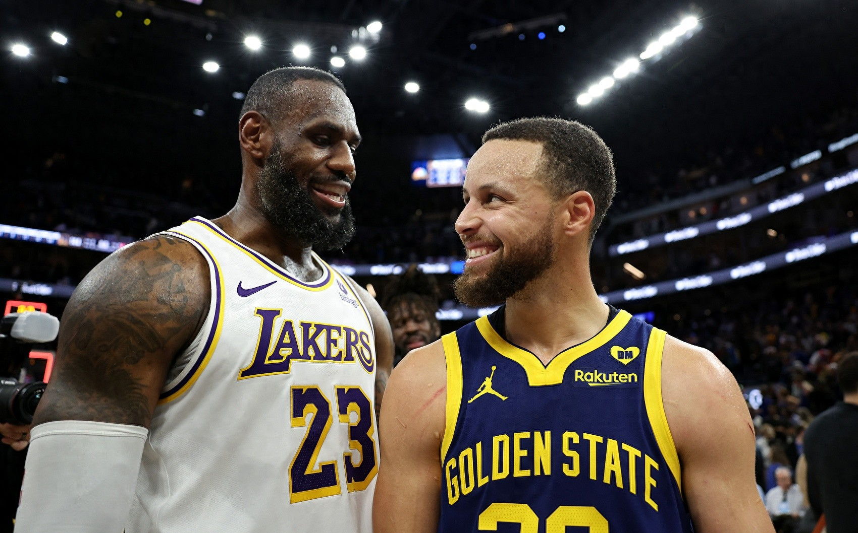 火箭队终结湖人队连胜,喜获胜利 火箭队终结湖人队连胜,喜获胜利