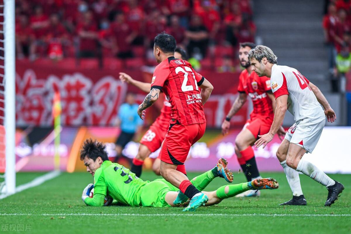 红牌下场，比赛走向险象环生