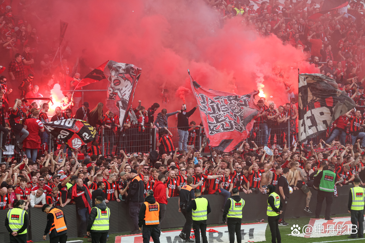 顶尖球星交锋，场上激战异常激烈的简单介绍